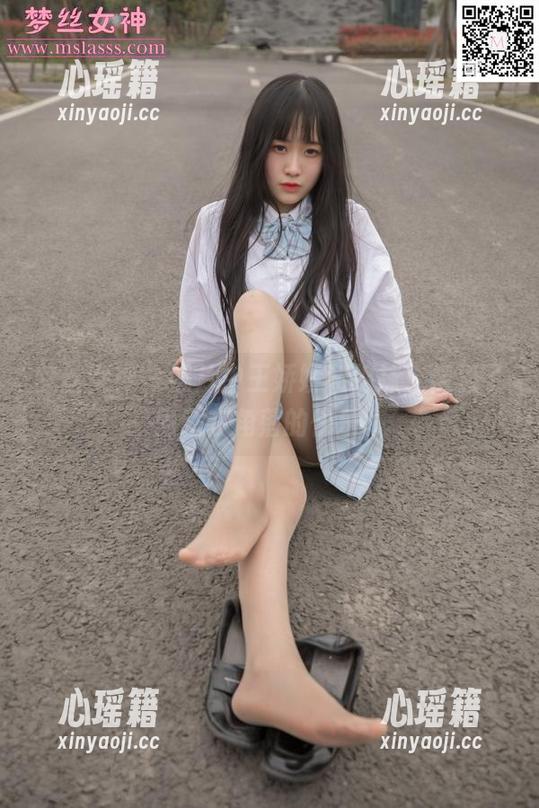 梦丝女神 - 照片中王娇娇和棉袜，像极了隐藏在角落的快乐。