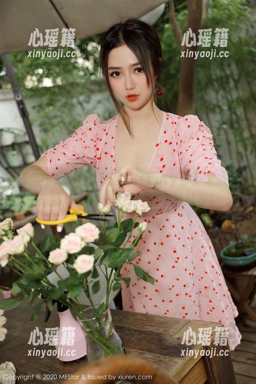 模范学院-唐琪儿Beauty 模范学院 - 当唐琪儿Beauty穿上姐姐的衣服,原图无法抵挡的奇妙转身!