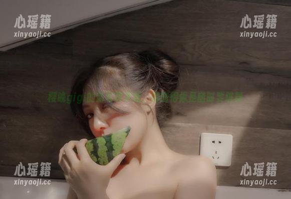 樱晚gigi的新写真更新，窈窕得像是随时要跳舞