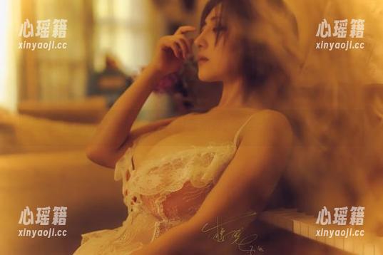 樱晚gigi 原图状态下的樱晚gigi与油亮:无圣光胜似美颜