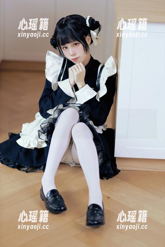 洛桑w伊梓：兔女郎和那一抹青涩的写真图册