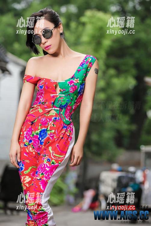 爱丝-欣杨 爱丝 - 这组少女写真,欣杨不仅在拆解青春,整个人的气场都让人惊叹。