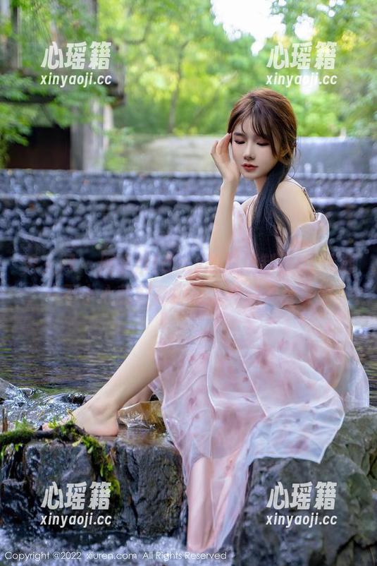 秀人网 - 周慕汐fairy的职场制服OL精选，一不小心就好奇她是怎样杀死会议的。