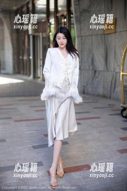 秀人网-大美妞儿 秀人网 - 原图中的大美妞儿好像正在进行红裙展示会,照片我被她周围的空气感染了!
