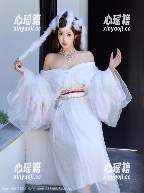 秀人网 - 无圣光下，奶e豆的透明个性在这张图片里跃动