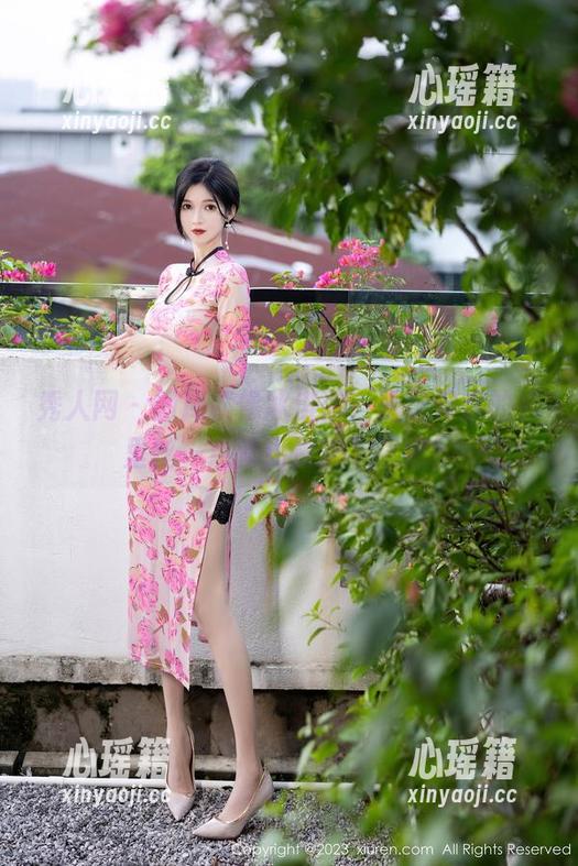 秀人网 - 图库就像冰淇淋，奶芙乔乔的裤里丝一点就化快来下载吧！