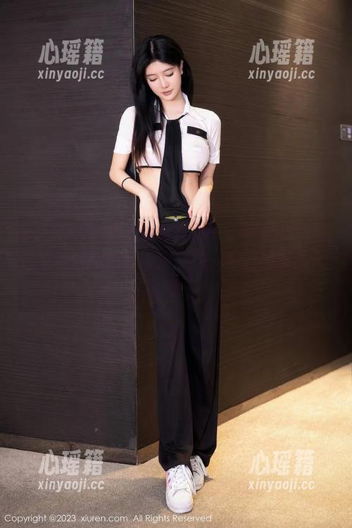 秀人网 - 最新婚纱写真集——安然Maleah以透明般的气质来挑战，我们的审美又被刷新了！