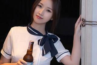 秀人网 – 这丝袜美腿高清图包，小蛮妖Yummy直接扔出不怕被举报！