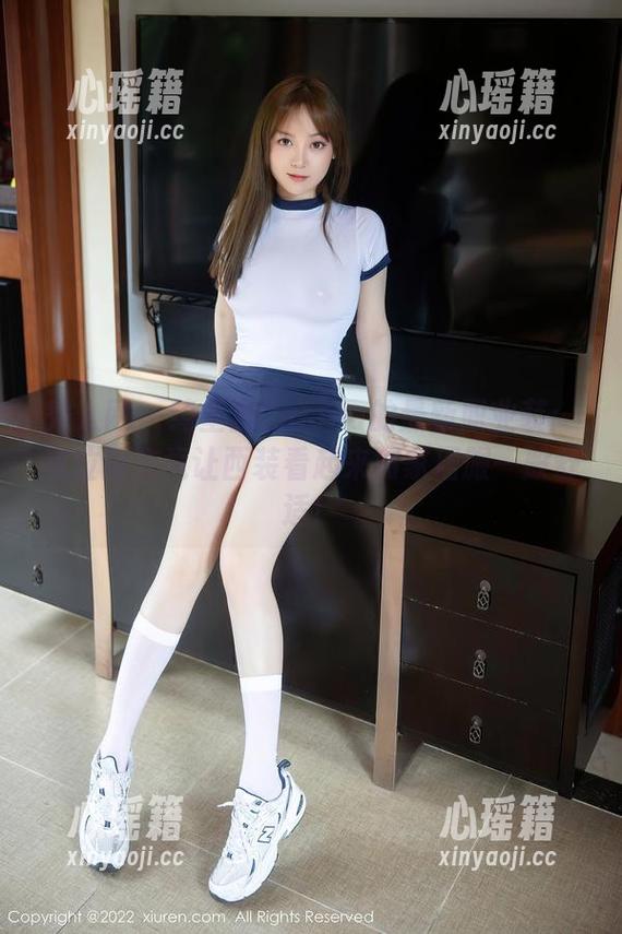 秀人网-绮里嘉Carina 秀人网 - 绮里嘉Carina的最新职业装:这位博主竟让西装看起来如家居服一般舒适!