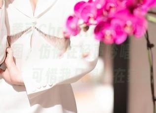 秀人网 – 黄可Christine户外写真作品集里的每张图，仿佛在轻声吟唱，“出去玩吧”，可惜我只想窝在家里。