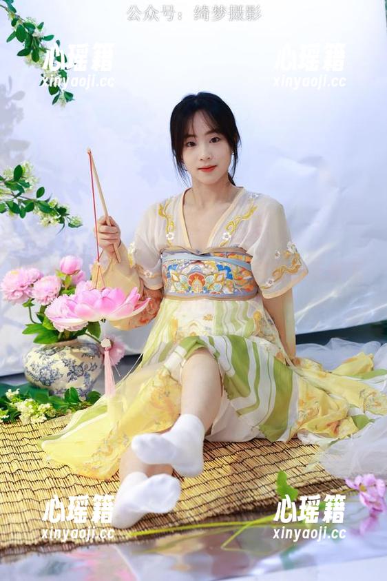 绮梦摄影 - 无圣光的宝藏：露露的无修无水印套图，我可是只收藏！
