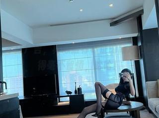 微密圈 – 不打广告，真心推荐葛征的新泳池图包，更新得毫不留情，哈哈！