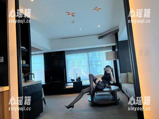 微密圈 - 不打广告，真心推荐葛征的新泳池图包，更新得毫不留情，哈哈！
