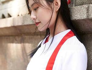 蜜桃社 – 这个夏天，怎么能少了真希的合集？下载的冲动让我没办法拒绝。