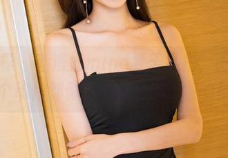 语画界 – 乔漫妮mina夏天私拍，图片中的每个动作都似乎在诉说着懒散的氛围。