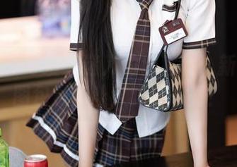 语画界 – 可爱又迷人的程程程：新的礼服图包更新让人眼前一亮！
