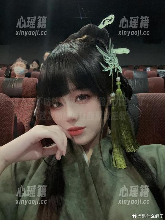 阿九从不咕咕又来cos“路易九世”了，这次的图片让我默默感叹