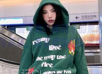 微密圈 – 不服来战！陈佩奇的黑胶格子裙写真集，高清撩拨你的眼睛