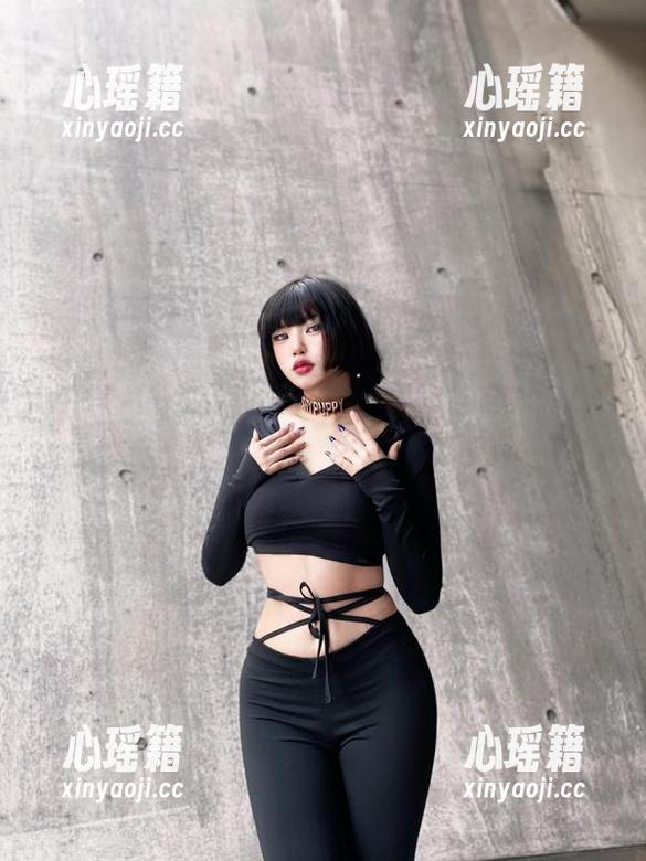 陈佩奇 微密圈 - 陈佩奇的泳池:你负责人下载,我负责欣赏?