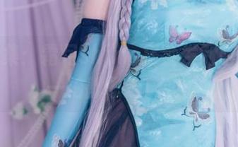 美图合集：霜月shimo搭金发制服，随便一拍都像走T台！