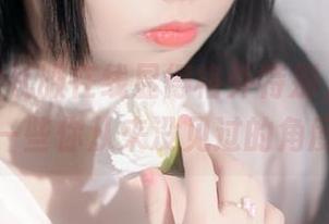 香川澪的礼服在线显得格外特别，图片也分享一些你从来没见过的角度吧！