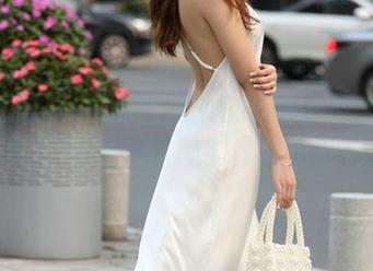 魔镜街拍 – OL黑丝美女的图集：婷婷每天都在刷存在感，这种工作我也想体验！