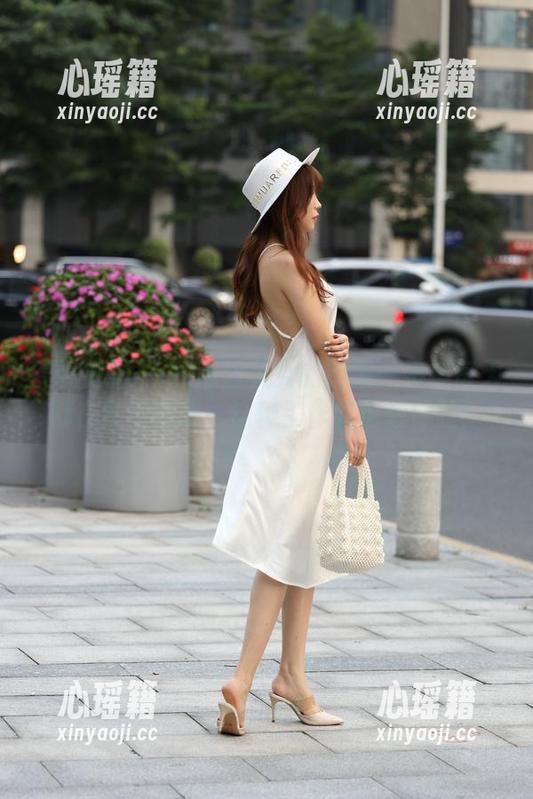 魔镜街拍-婷婷 魔镜街拍 - OL黑丝美女的图集:婷婷每天都在刷存在感,这种工作我也想体验!